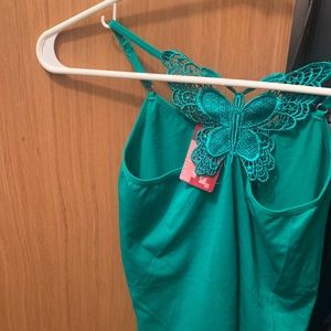 Stretch green tank top to fit